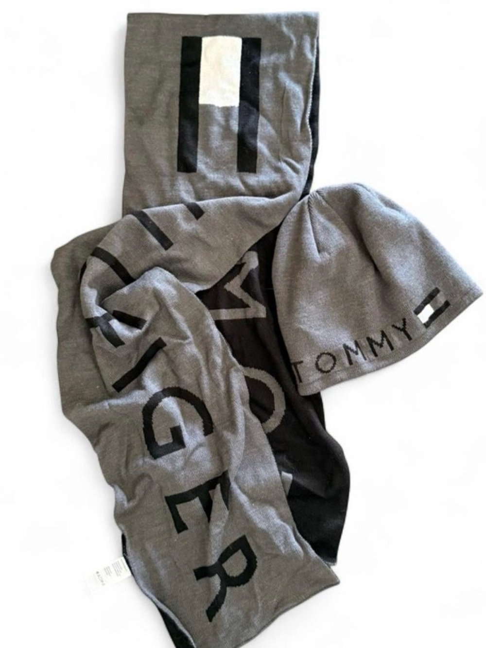 ‘Tommy Hilfiger’ Scarf & Beanie